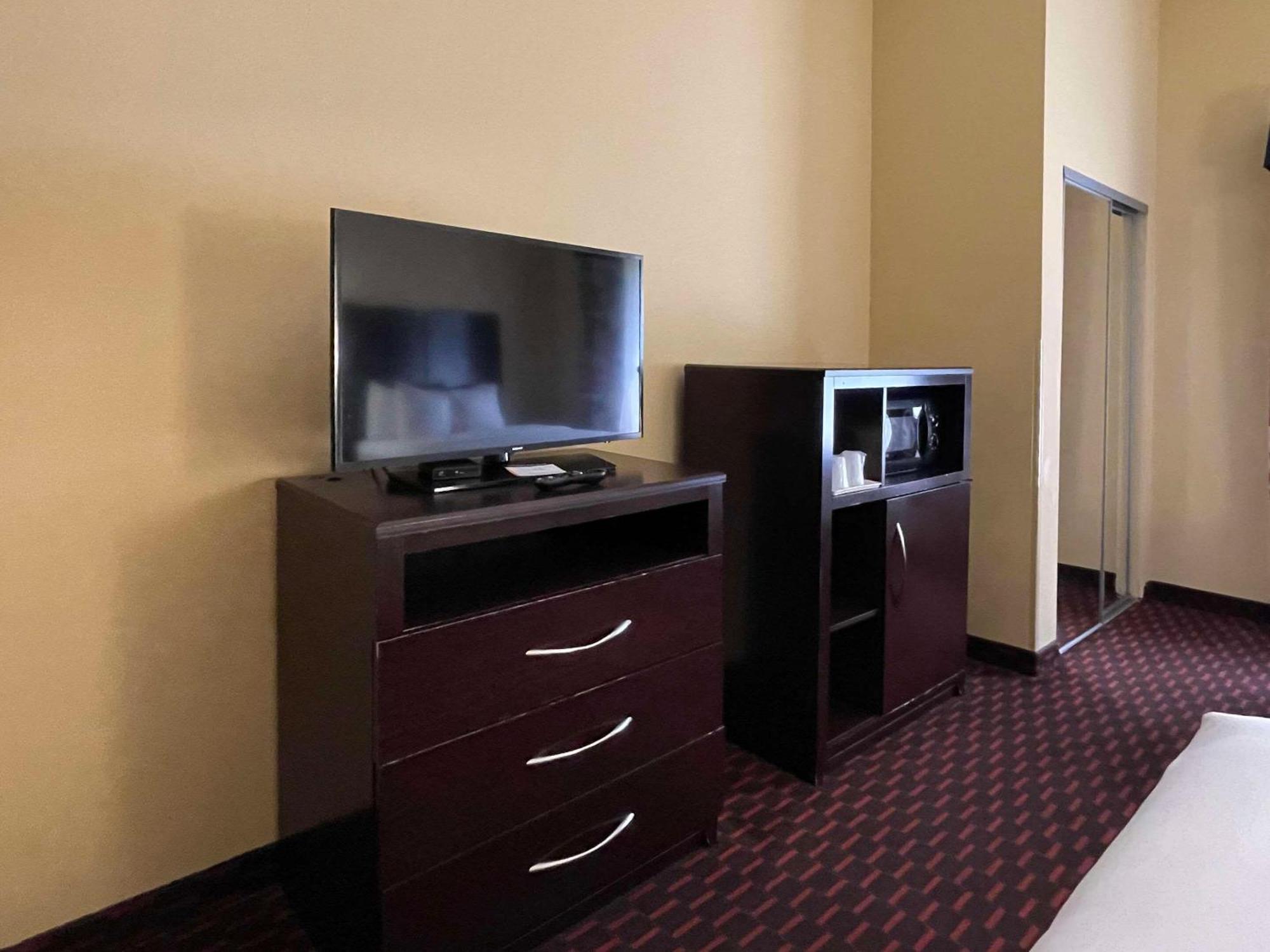 Comfort Suites Алтуна Экстерьер фото