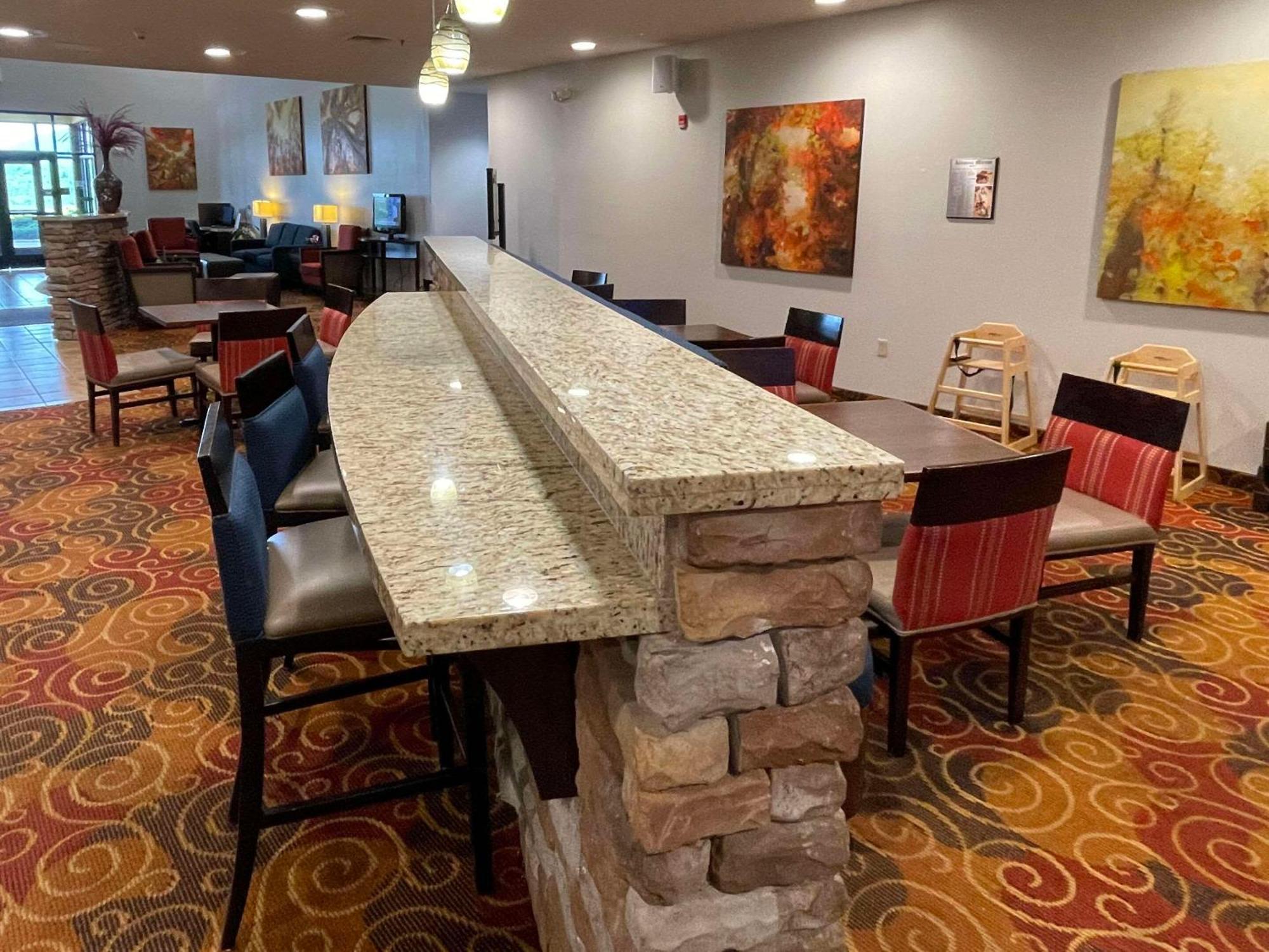 Comfort Suites Алтуна Экстерьер фото