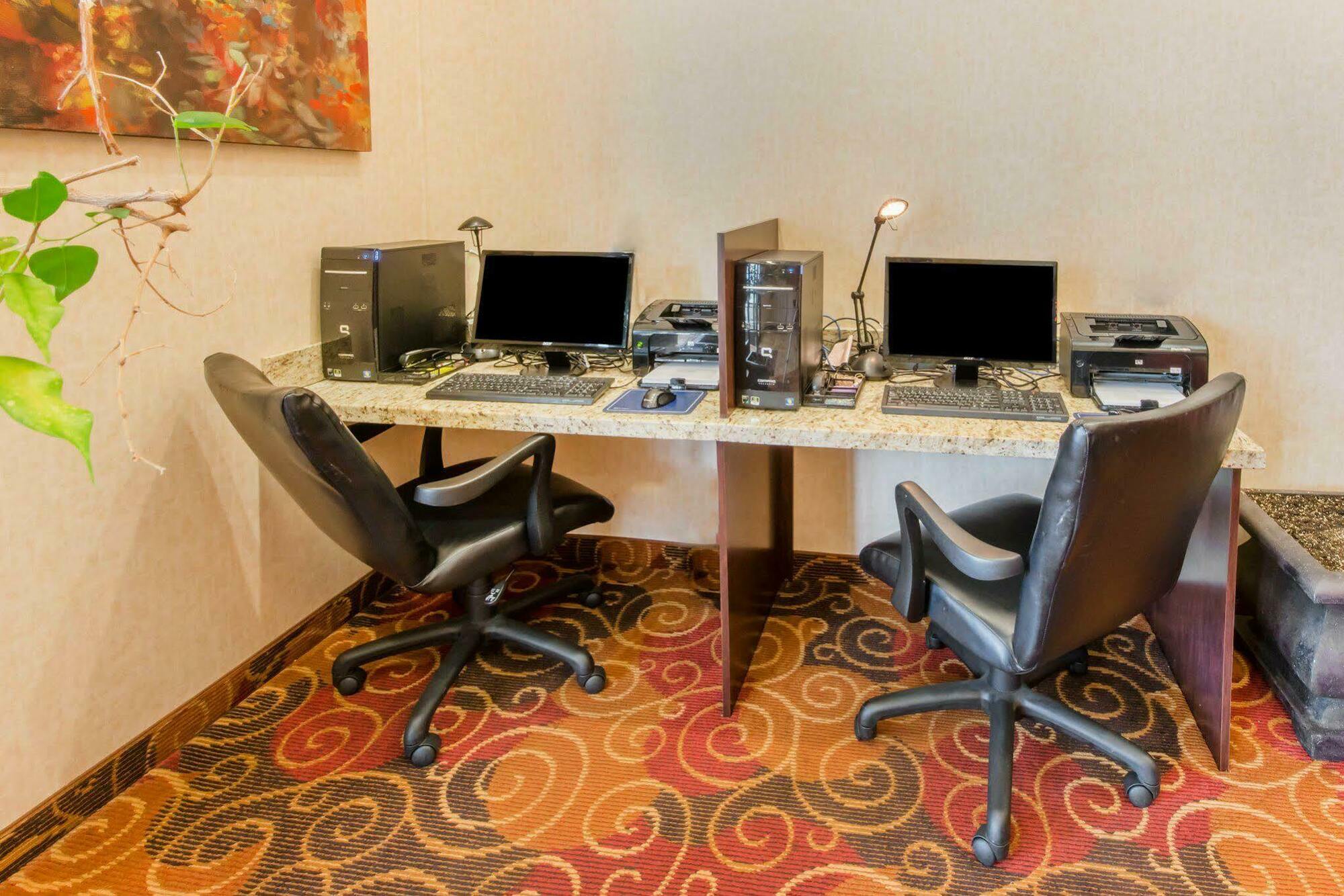 Comfort Suites Алтуна Экстерьер фото